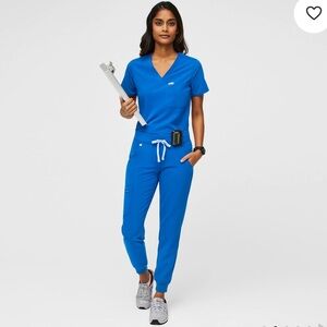 FIGS Zamora Jogger Scrub Pants™
Women’s Size M Royal Blue
STYLE#: W22SW2012